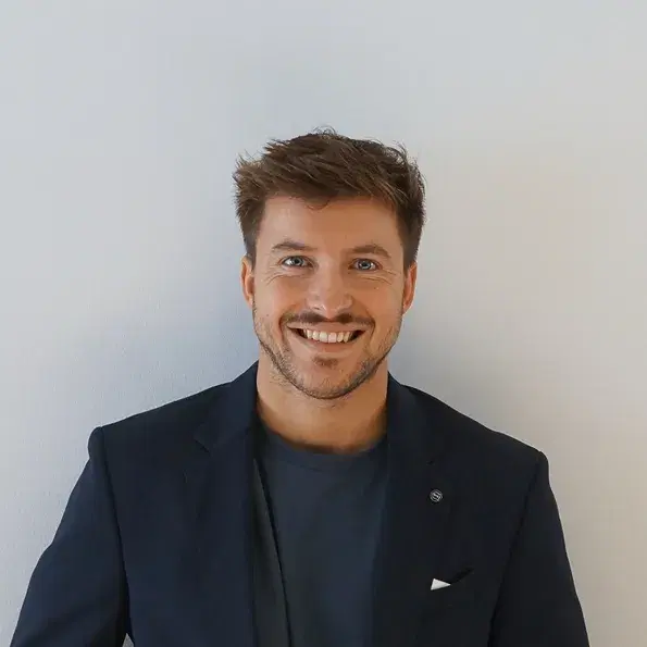Dr. Alex Julia