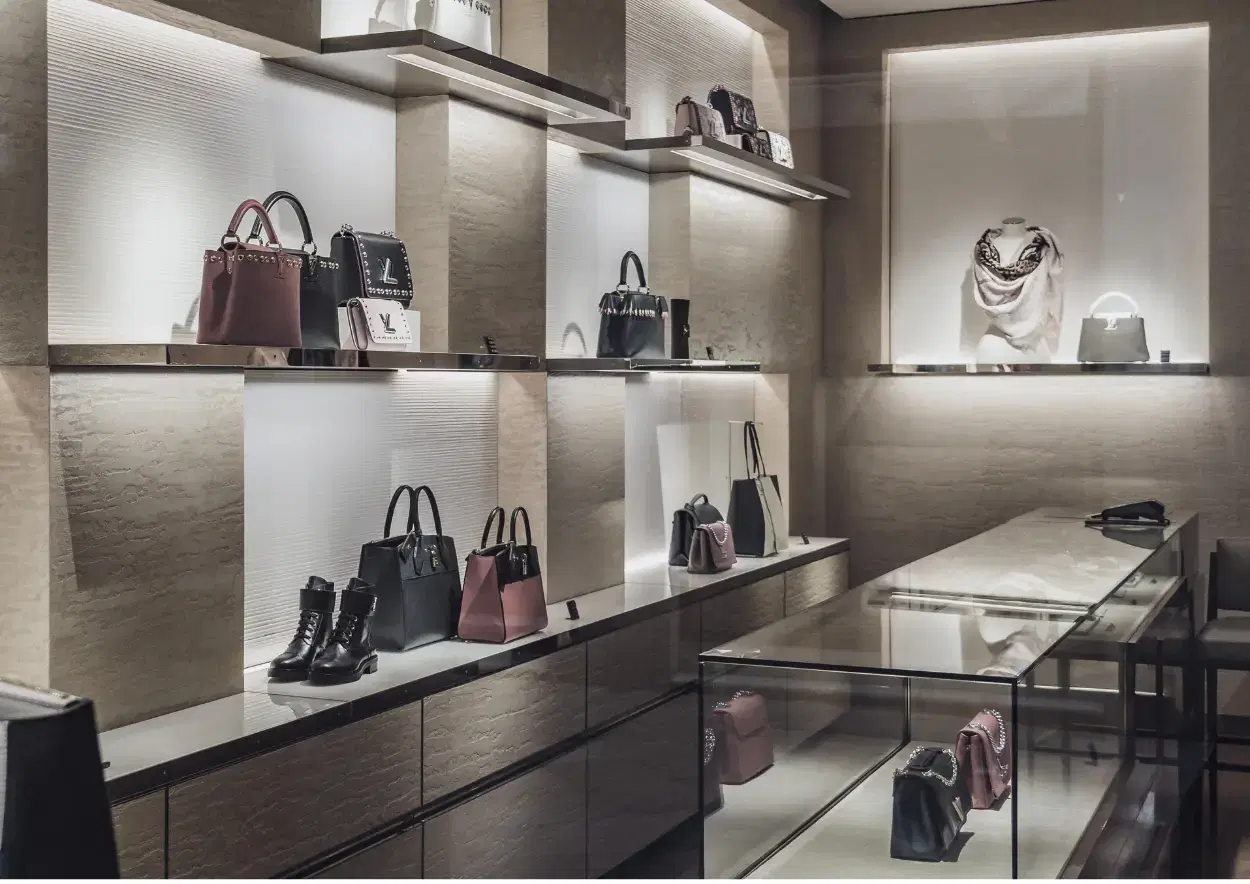 Luxury fashion store with authenticated products